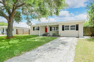 9449 Park Lake Dr in Pinellas Park, FL - Building Photo - Building Photo