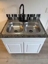 423 E 82nd St in Los Angeles, CA - Building Photo - Building Photo