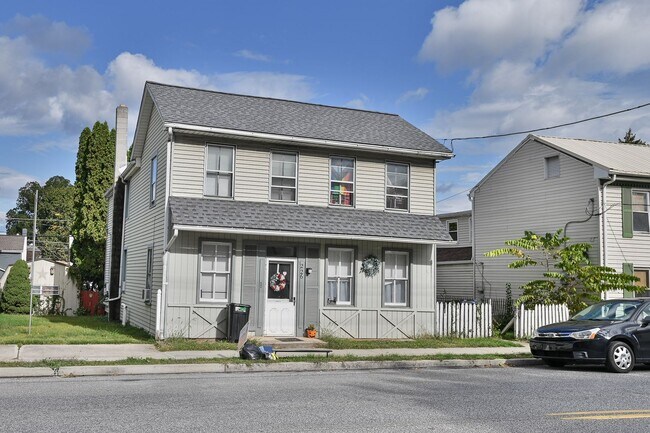 226 W Simpson St in Mechanicsburg, PA - Building Photo - Building Photo
