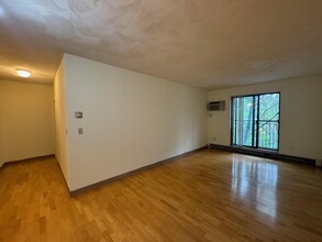 373 Highland Ave, Unit 303 in Somerville, MA - Building Photo - Building Photo
