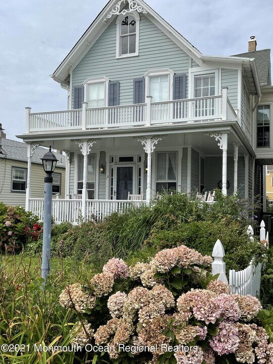 15 Pitman Ave in Ocean Grove, NJ - Building Photo