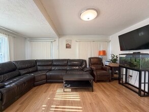 10 W Elm Ave in Quincy, MA - Building Photo - Building Photo