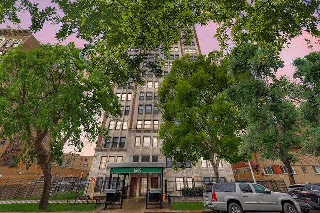 property at 6230 N Kenmore Ave