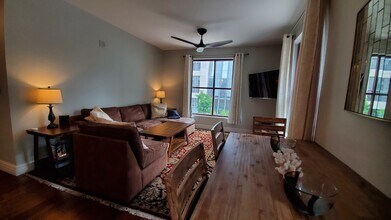 1150 J St, Unit Unit 217 in San Diego, CA - Building Photo - Building Photo