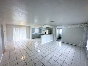 4390 NW 174th Dr in Miami Gardens, FL - Building Photo - Building Photo
