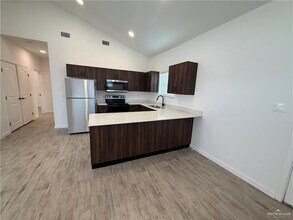 2701 Brownjay Rd, Unit Apt3 in Weslaco, TX - Building Photo - Building Photo