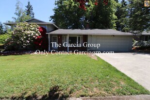 20540 NW Highland Ct in Portland, OR - Building Photo