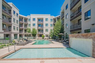 777 E Stella Ln in Phoenix, AZ - Building Photo - Building Photo