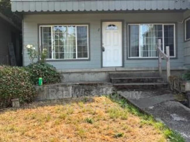 1639 SE Main St in Roseburg, OR - Building Photo - Building Photo
