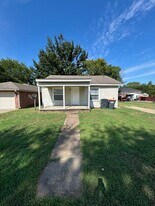803 N Denver Ave in Russellville, AR - Building Photo