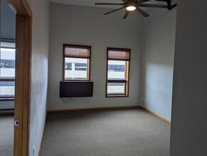 222 Jay St, Unit 305 in La crosse, WI - Foto de edificio - Building Photo