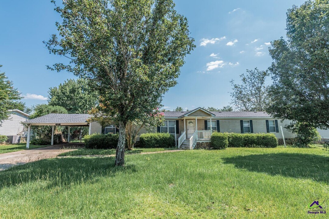 137 Shamrock Cir in Byron, GA - Building Photo