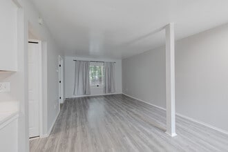 Masonic Estates in Warren, MI - Foto de edificio - Interior Photo