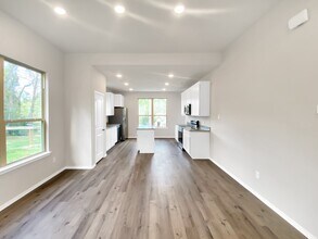 807 Comanche Bend in Conroe, TX - Foto de edificio - Building Photo