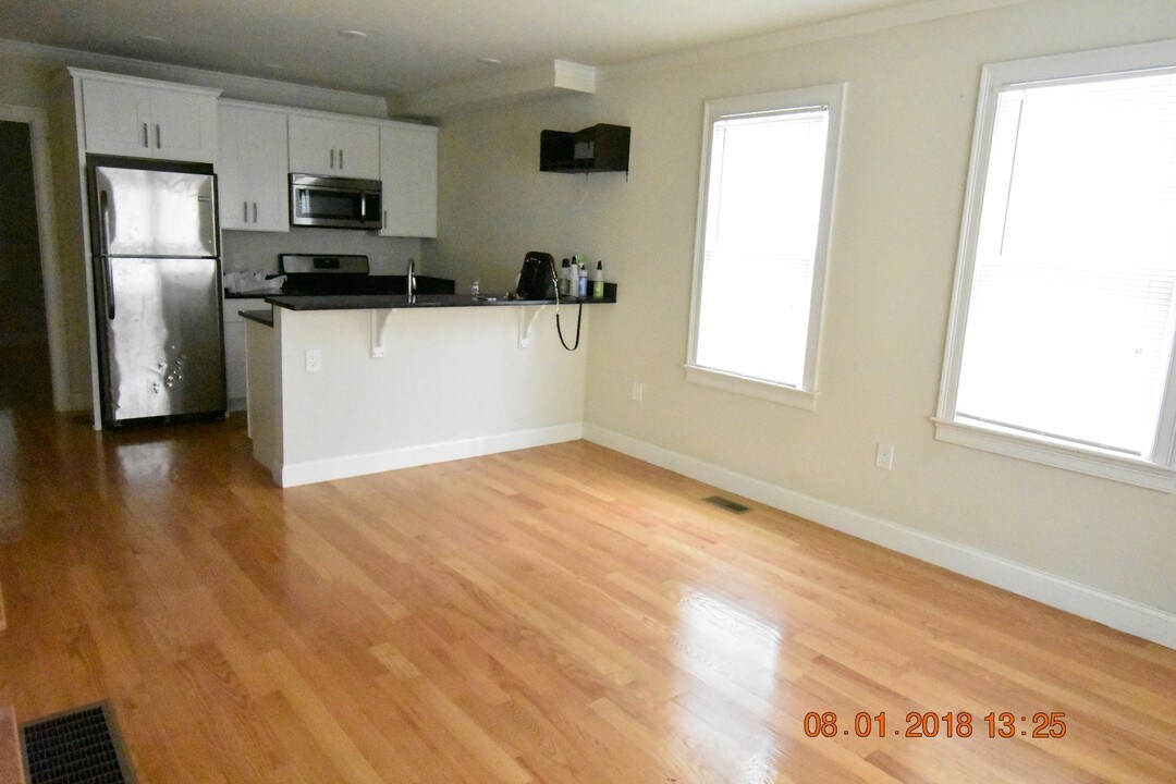 459 Somerville Ave in Somerville, MA - Building Photo