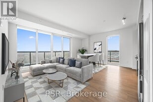 195 Deerfield Rd in Newmarket, ON - Building Photo