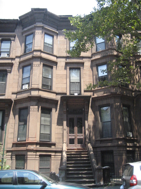 223 Berkely Pl in Brooklyn, NY - Building Photo