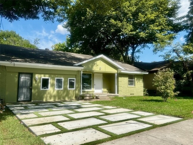 4110 Elk Horn Trail in Dallas, TX - Foto de edificio - Building Photo