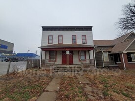 420 S 7th St in Terre Haute, IN - Building Photo