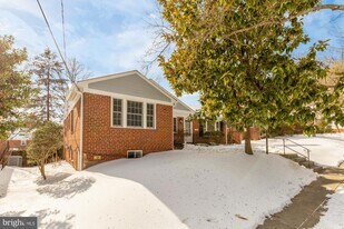 2736 Stephenson Ln NW in Washington, DC - Building Photo