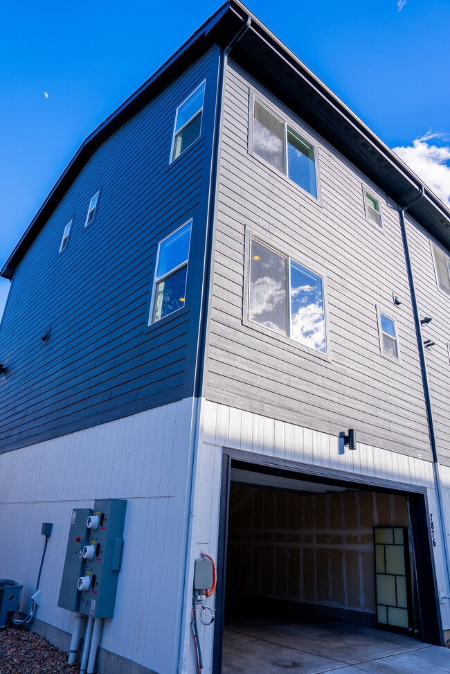 property at 7876 W 43rd Cir