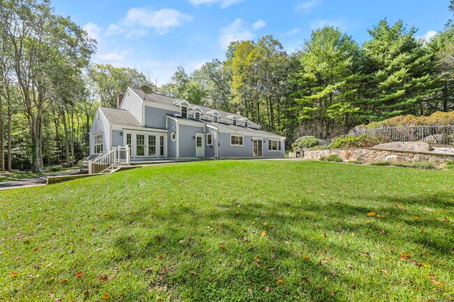 197 Deep Valley Rd in New Canaan, CT - Building Photo - Building Photo