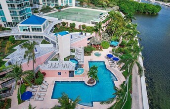 3370 NE 190th St in Aventura, FL - Building Photo - Building Photo