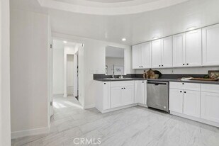 10718 Valley Spring Ln in Los Angeles, CA - Building Photo