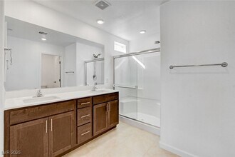4924 Chidlaw Ave in Las Vegas, NV - Foto de edificio - Building Photo