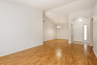 6402 W Potter Dr in Glendale, AZ - Foto de edificio - Building Photo