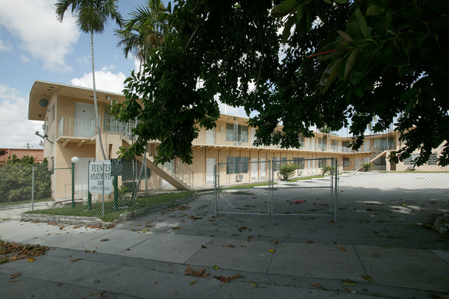 Fuentes Apartments III in Miami Springs, FL - Building Photo - Building Photo