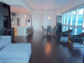 4471 Dean Martin Dr in Las Vegas, NV - Building Photo - Building Photo