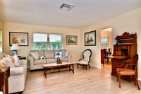 129 Alhambra Pl in West Palm Beach, FL - Foto de edificio - Building Photo