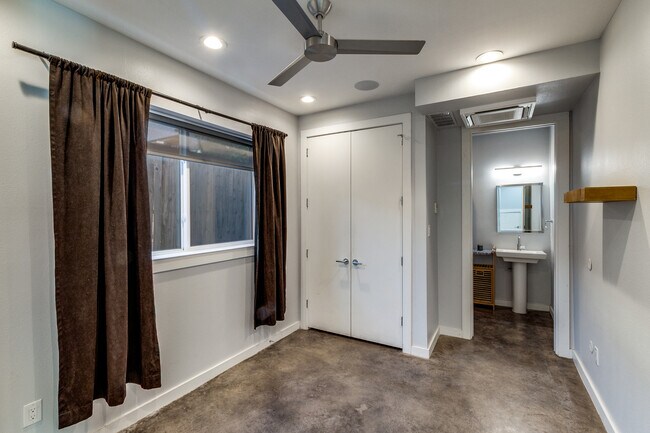 4977 Zuma Ct in Dallas, TX - Building Photo - Building Photo