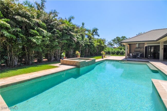 1900 Tiller Terrace in Naples, FL - Building Photo - Building Photo
