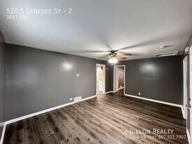 520 S Genesee St in Waukegan, IL - Building Photo