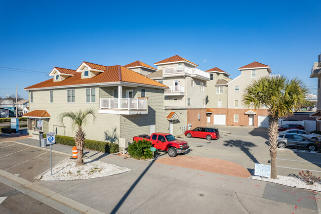 Seahorse Cove Condominiums in Virginia Beach, VA - Building Photo - Primary Photo