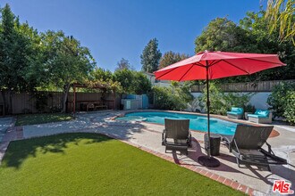 4909 Van Noord Ave in Los Angeles, CA - Building Photo - Building Photo