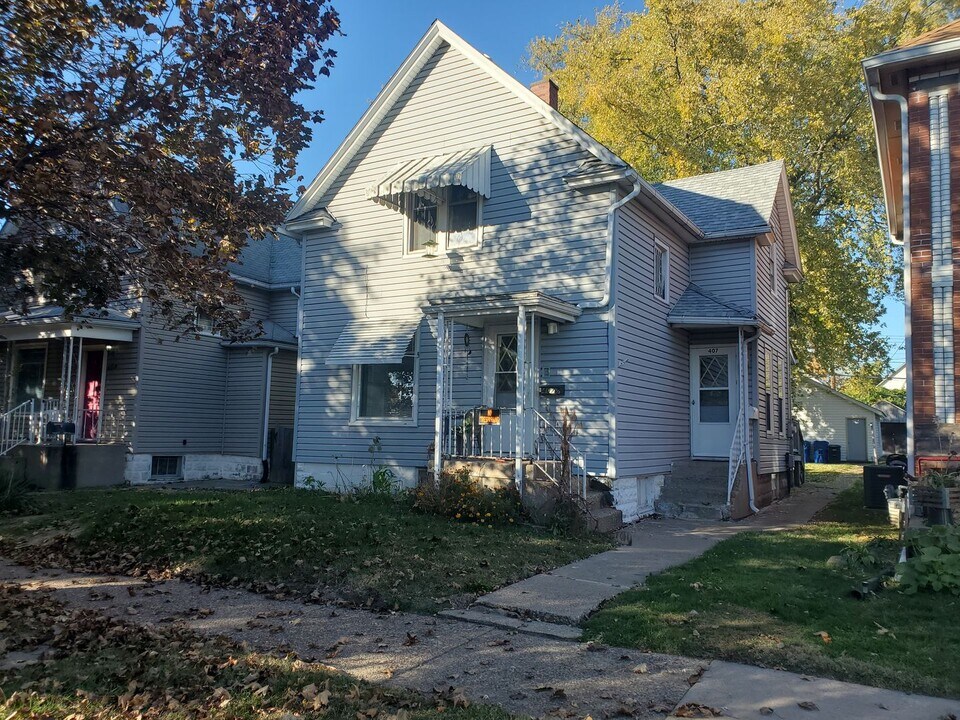 407 17th Ave in Moline, IL - Building Photo