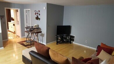 405 Glendale Ave in Bridgeport, CT - Building Photo - Building Photo