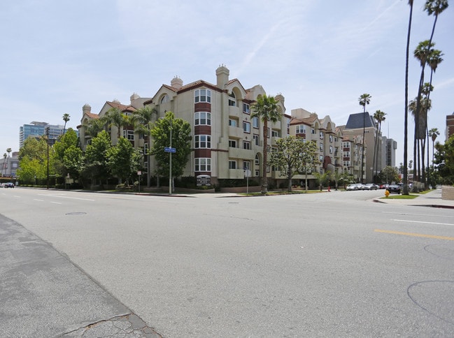 Hancock Park Place Apartments in Los Angeles, CA - Building Photo - Building Photo