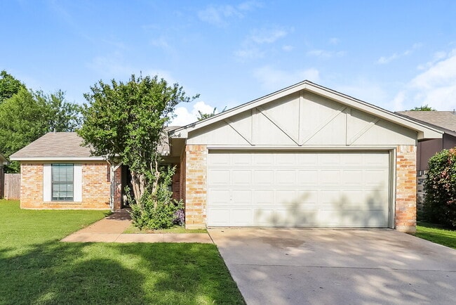 1812 Hunting Green Dr
