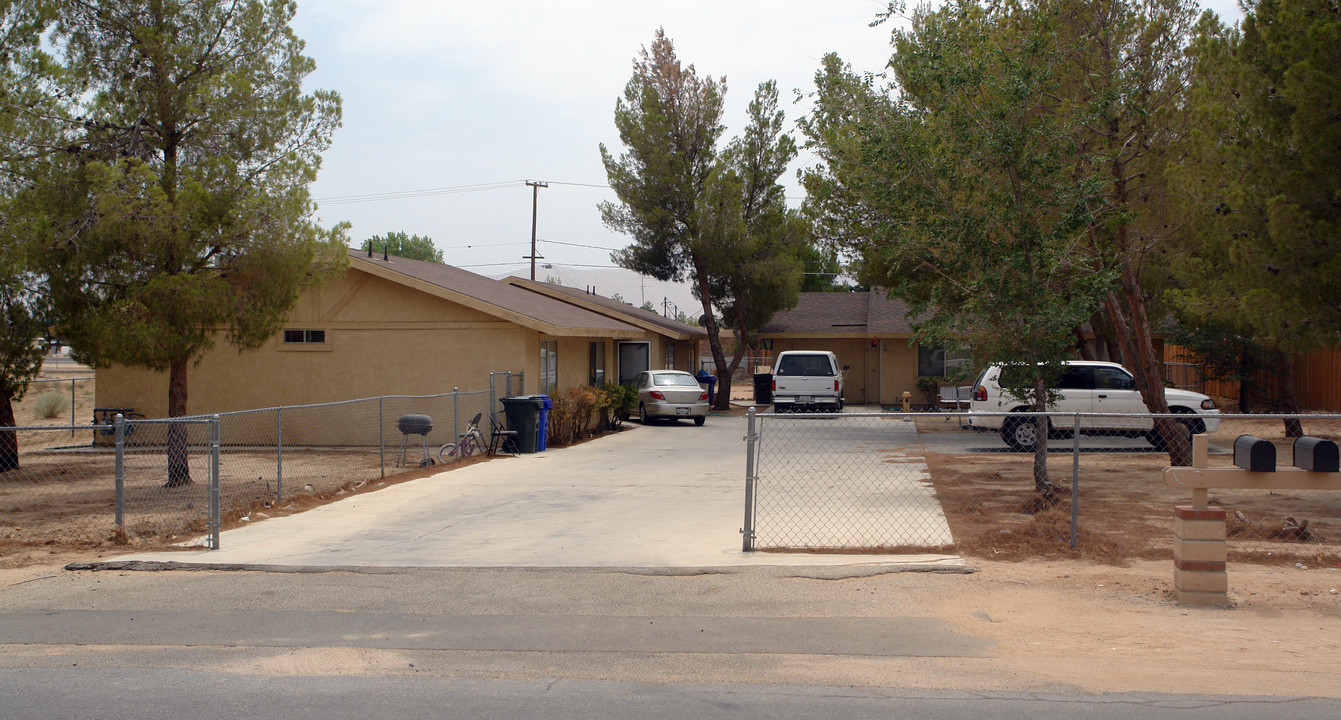 21535 Nisqually Rd in Apple Valley, CA - Building Photo