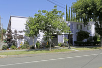 Lamplighter Apartments in Sacramento, CA - Building Photo - Building Photo