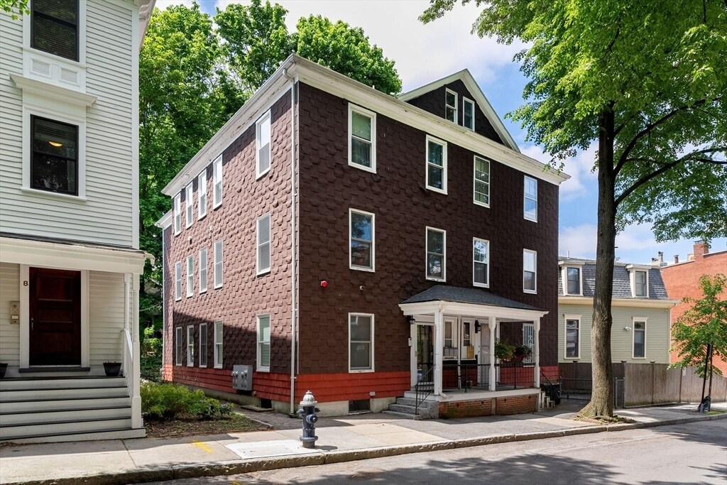 12 Perry St, Unit 1 in Brookline, MA - Building Photo