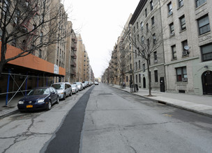 2698 Valentine in Bronx, NY - Foto de edificio - Building Photo