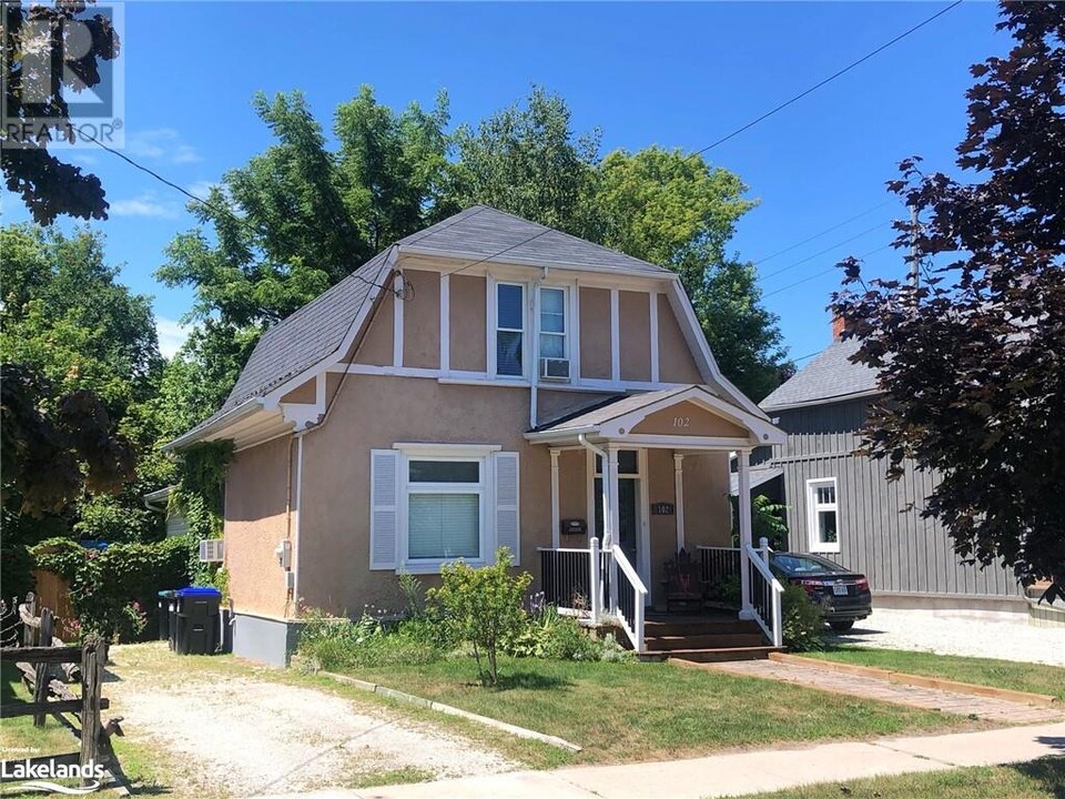 102 Cedar St in Collingwood, ON - Building Photo