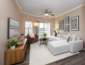 Crescent Cove At Lakepointe in Lewisville, TX - Building Photo - Building Photo