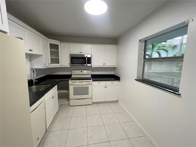 1810 N Lauderdale Ave, Unit 2310 in North Lauderdale, FL - Building Photo - Building Photo