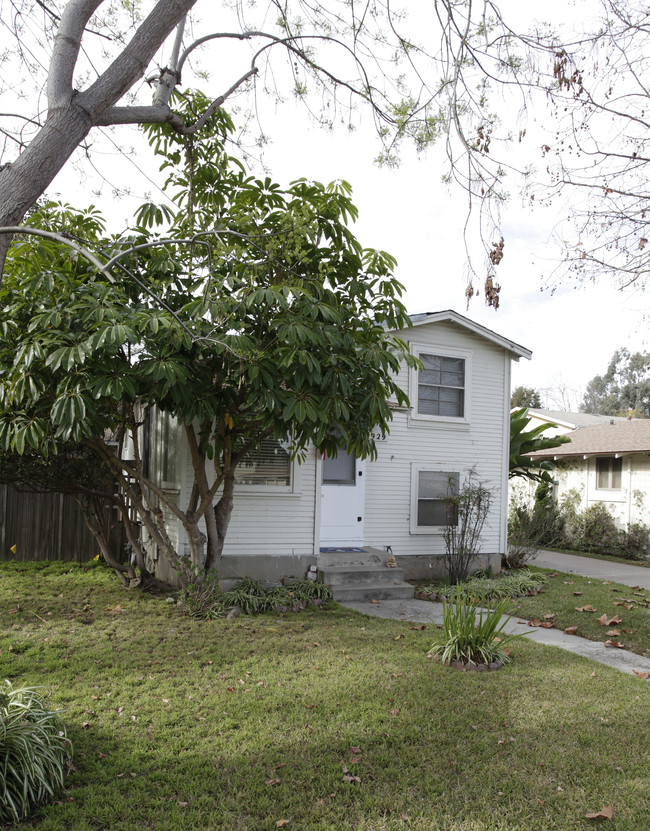 1929 Anaheim Ave in Costa Mesa, CA - Foto de edificio - Building Photo